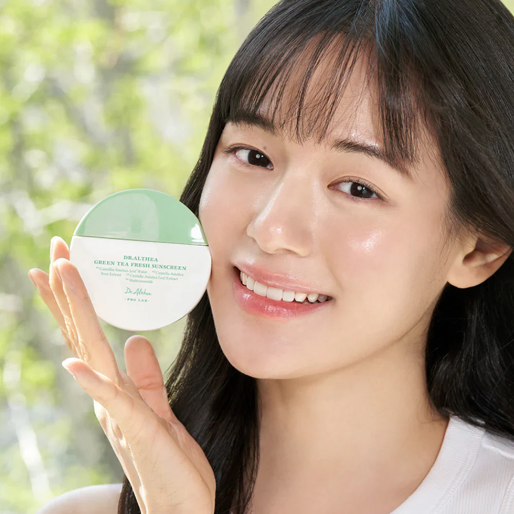 Green Tea Fresh Sunscreen (45ml) - Image 2