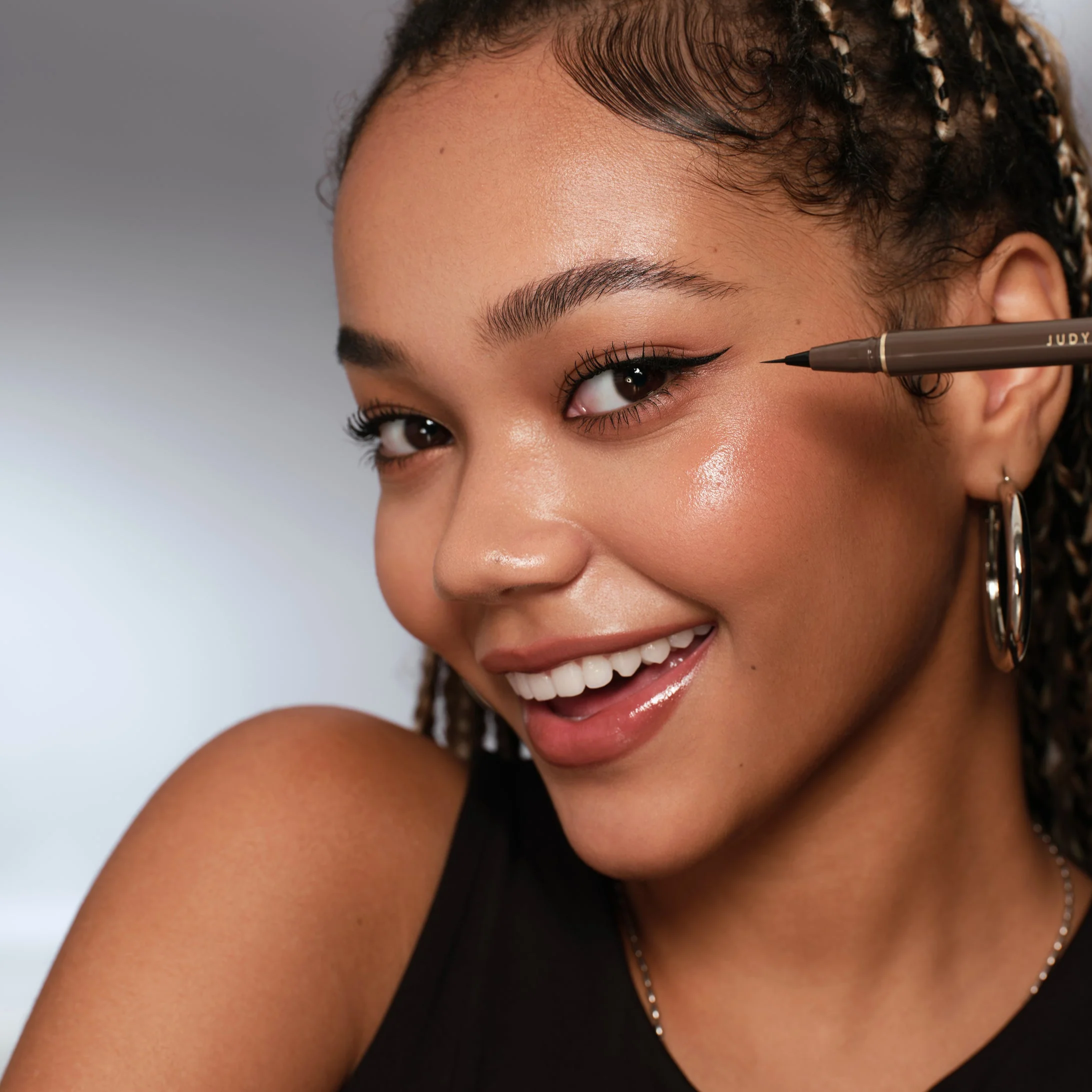 Slim Liquid Eyeliner - 3 Options - Image 2