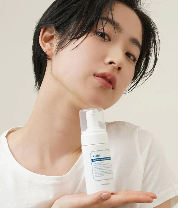 Rich Moist Foaming Cleanser (100ml) - Image 3