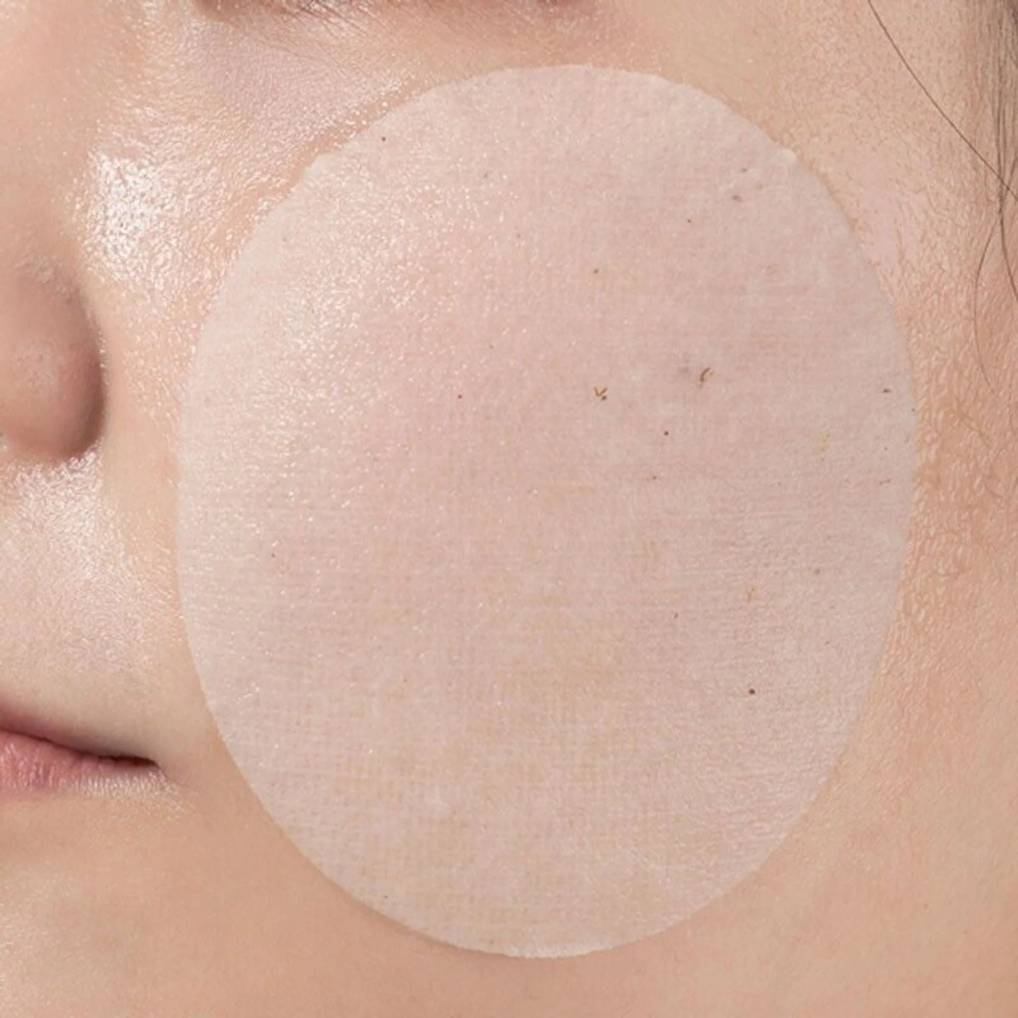 No.3 Radiance Glowing Jumbo Essence Pad (70 pads) - Image 3