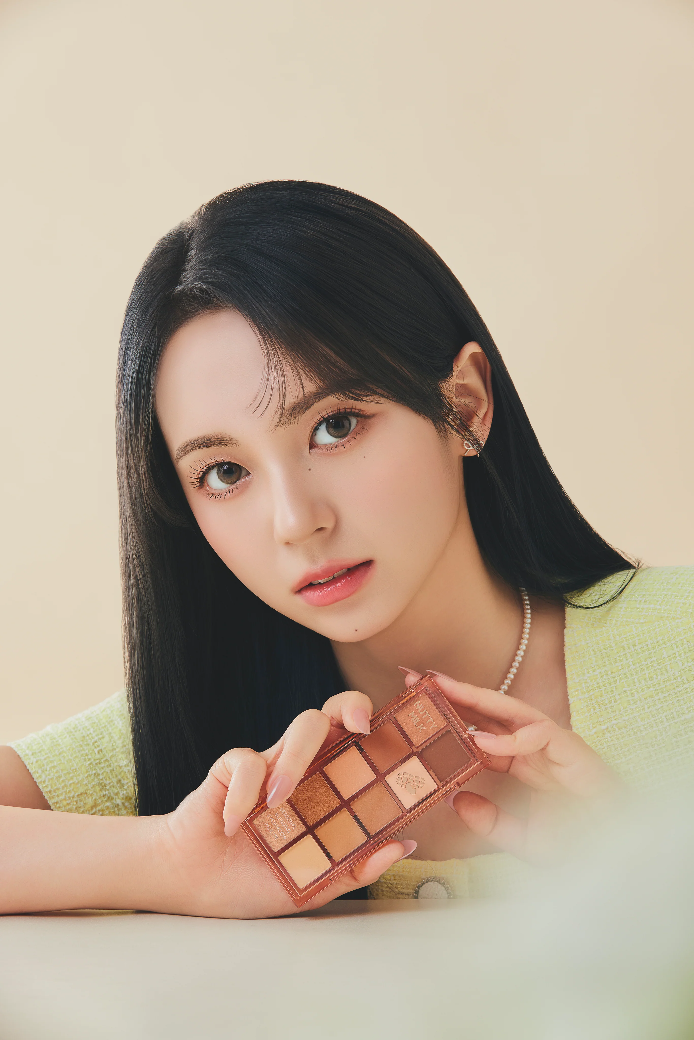 Seasonal Blending Eyeshadow Palette 05 Nutty Milk (6.4g) - Image 3