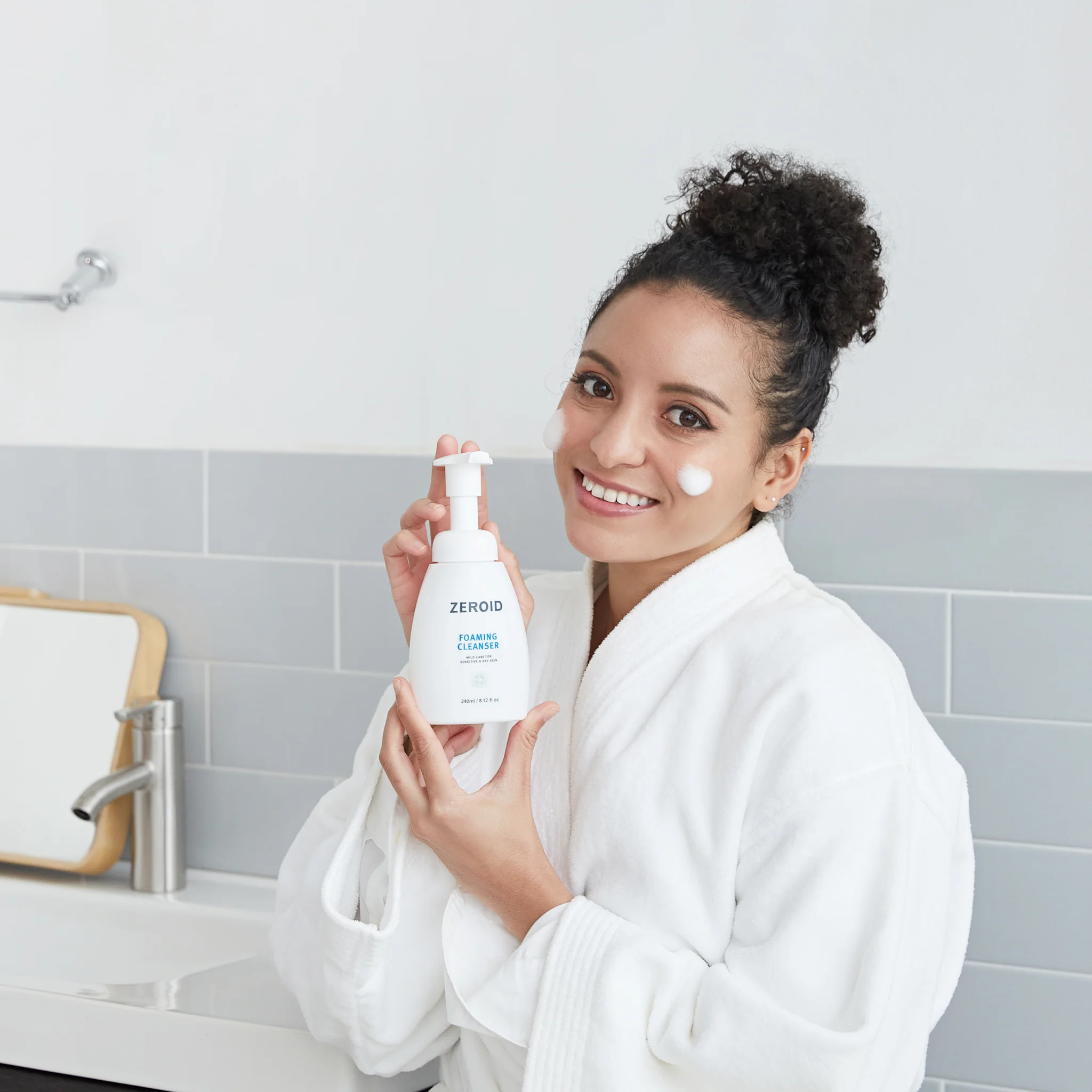 Foaming Cleanser (240ml) - Image 3